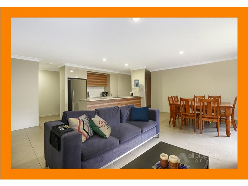 8 Lachlan Lane, Hillcrest QLD 4118