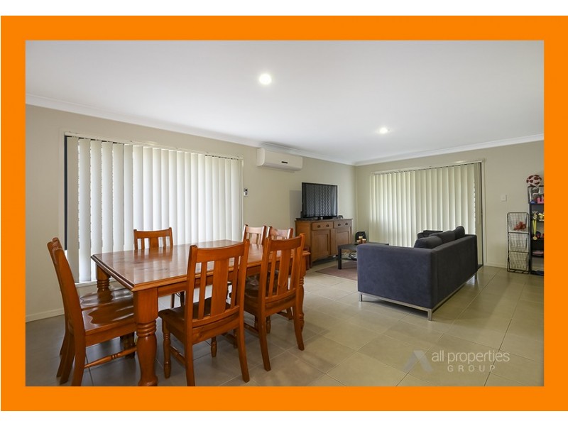 8 Lachlan Lane, Hillcrest QLD 4118
