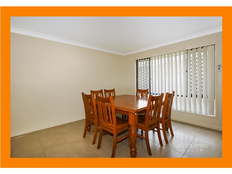 8 Lachlan Lane, Hillcrest QLD 4118