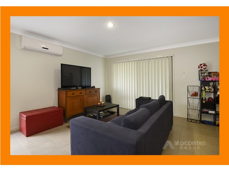8 Lachlan Lane, Hillcrest QLD 4118