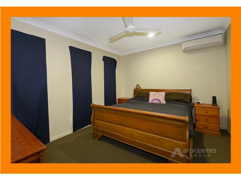 8 Lachlan Lane, Hillcrest QLD 4118