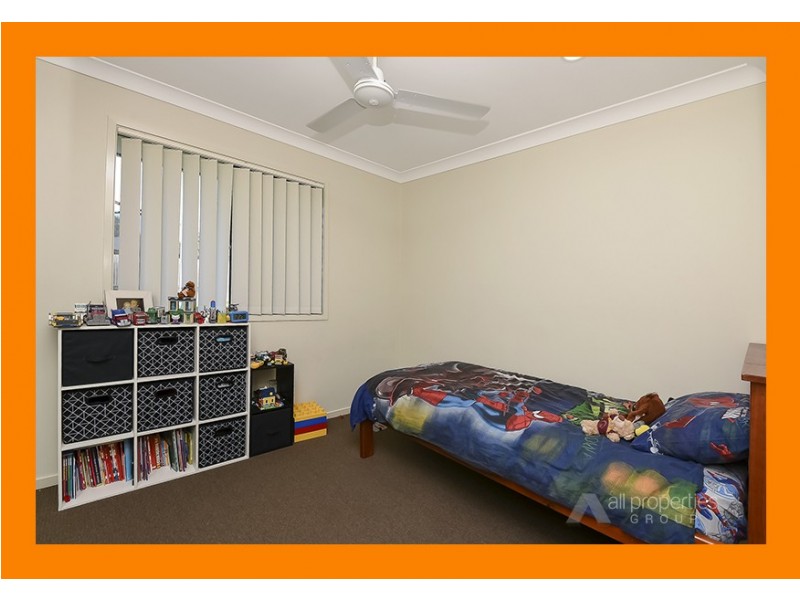 8 Lachlan Lane, Hillcrest QLD 4118