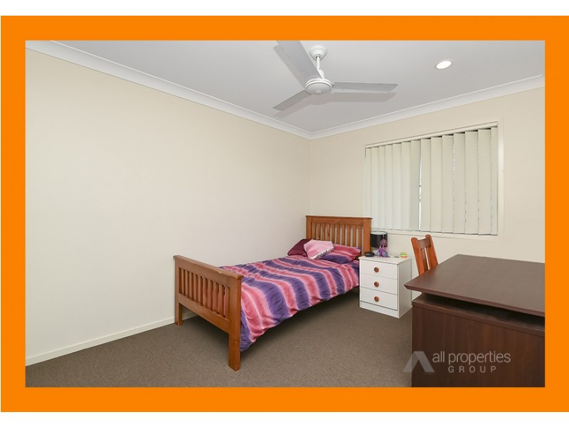 8 Lachlan Lane, Hillcrest QLD 4118