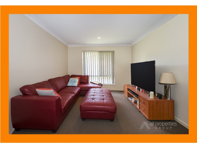 8 Lachlan Lane, Hillcrest QLD 4118