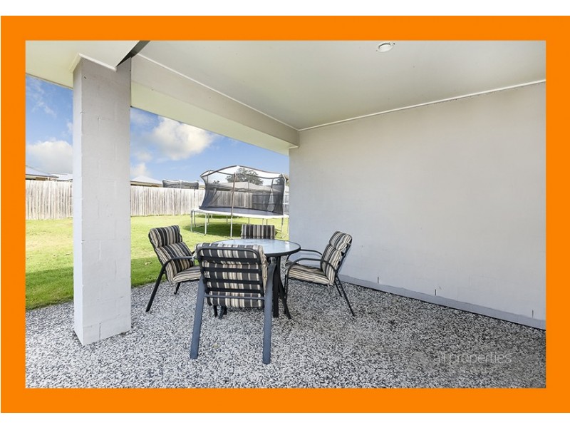8 Lachlan Lane, Hillcrest QLD 4118