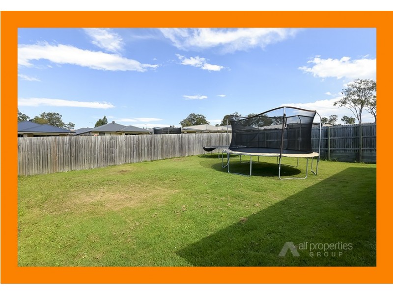 8 Lachlan Lane, Hillcrest QLD 4118