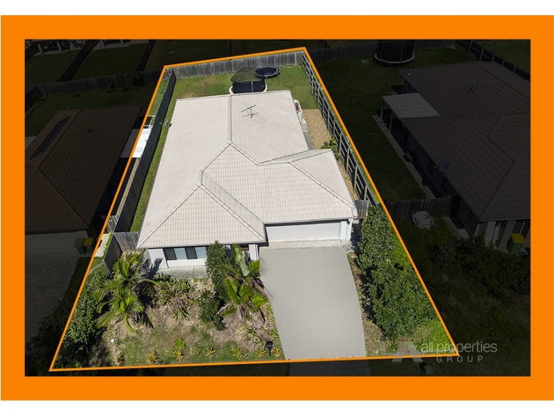 8 Lachlan Lane, Hillcrest QLD 4118
