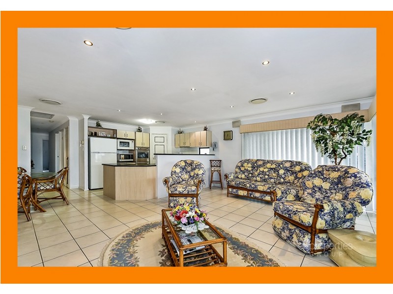 16 Harwood Place, Parkinson QLD 4115