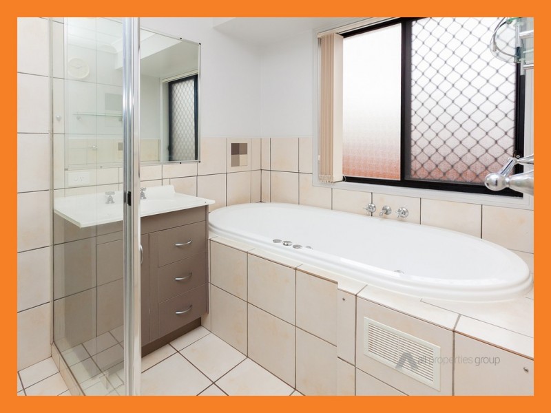 5 Raymond Road, Eight Mile Plains QLD 4113