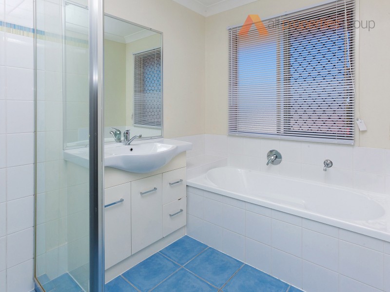 3 Mint Grove, Regents Park QLD 4118