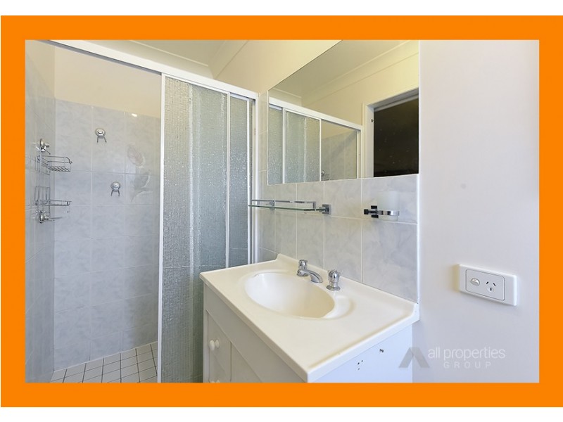 8 GREYGUM CT, Regents Park QLD 4118
