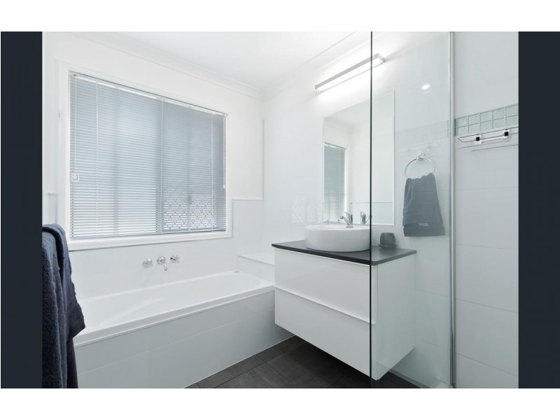 62 Watarrka Drive, Parkinson QLD 4115