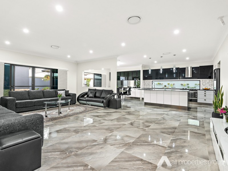 16 Empress Close, Heathwood QLD 4110