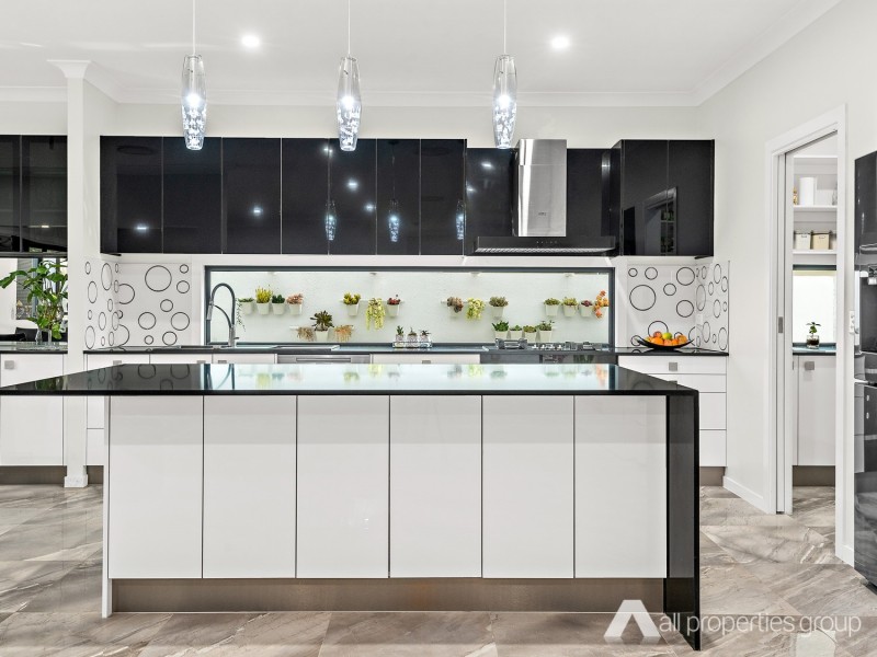 16 Empress Close, Heathwood QLD 4110