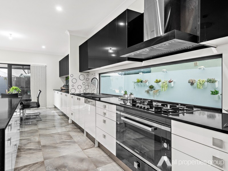 16 Empress Close, Heathwood QLD 4110