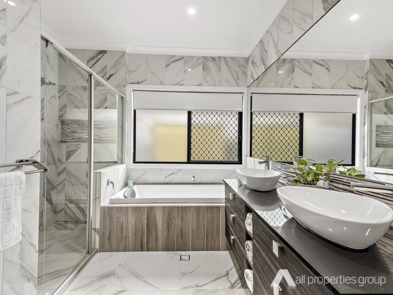 16 Empress Close, Heathwood QLD 4110