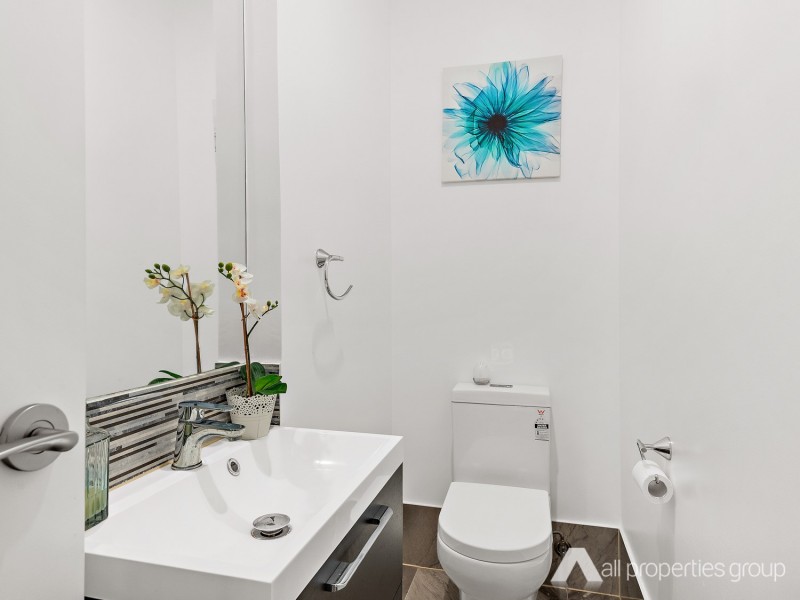 16 Empress Close, Heathwood QLD 4110