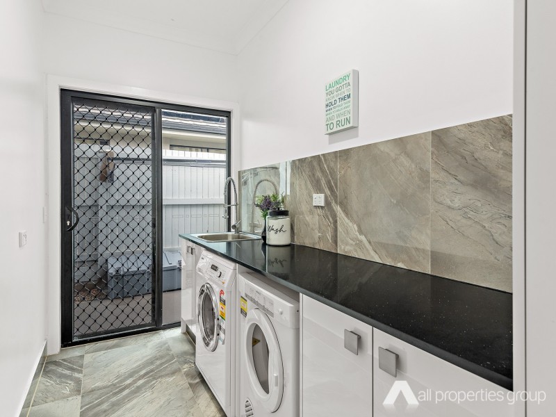 16 Empress Close, Heathwood QLD 4110