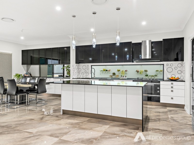 16 Empress Close, Heathwood QLD 4110