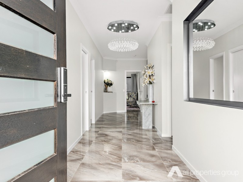 16 Empress Close, Heathwood QLD 4110