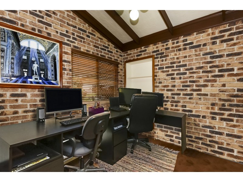 23 ACORUS CT, Regents Park QLD 4118