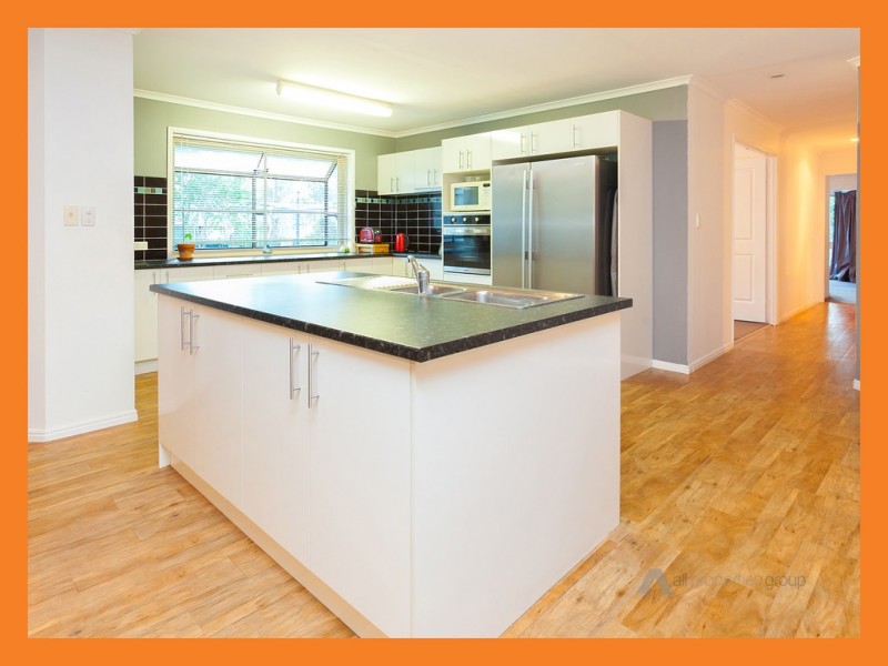 30 Kings Way, Chambers Flat QLD 4133