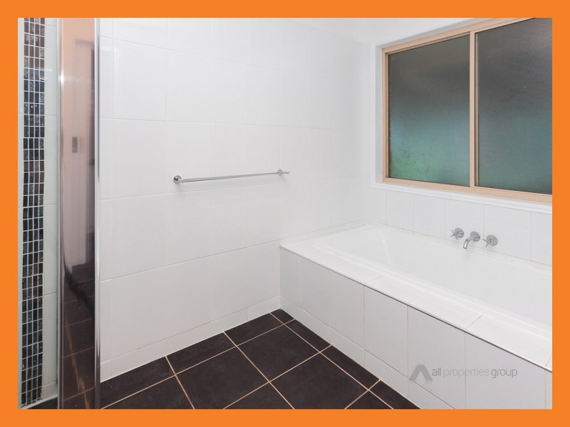 30 Kings Way, Chambers Flat QLD 4133