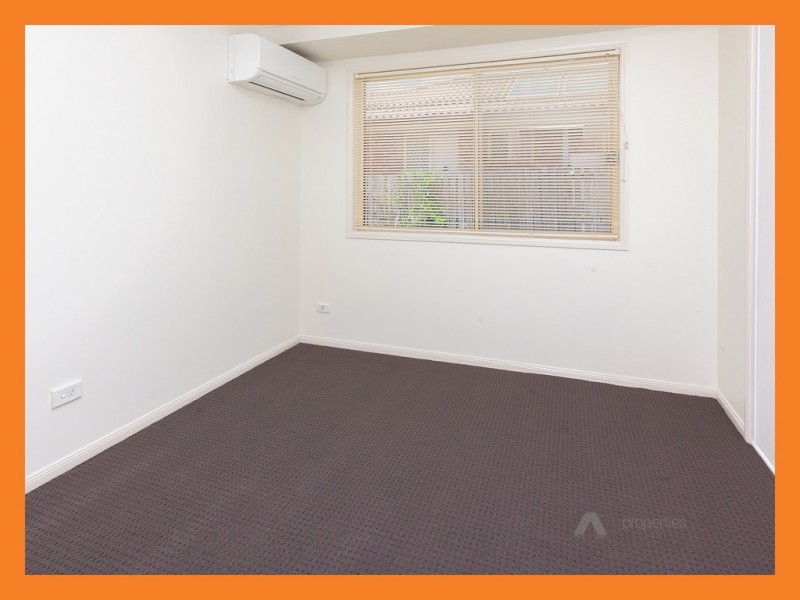 1 Rutyna Cres, Crestmead QLD 4132