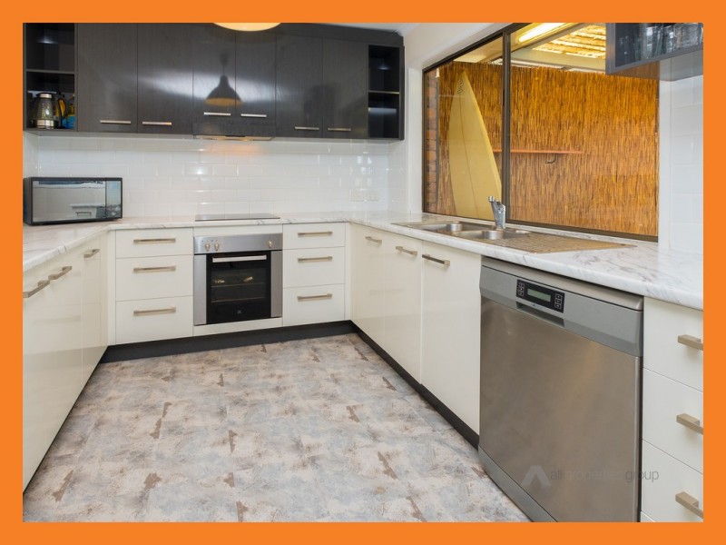 74 Conifer Street, Hillcrest QLD 4118