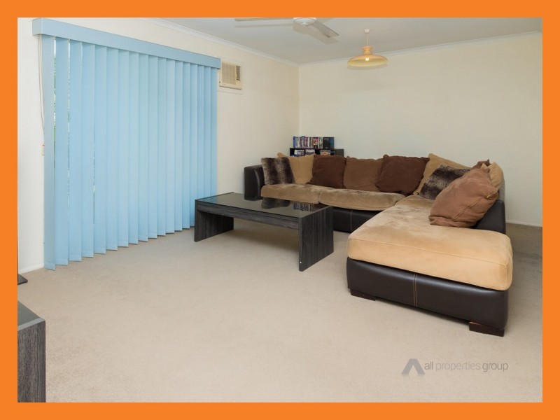 74 Conifer Street, Hillcrest QLD 4118