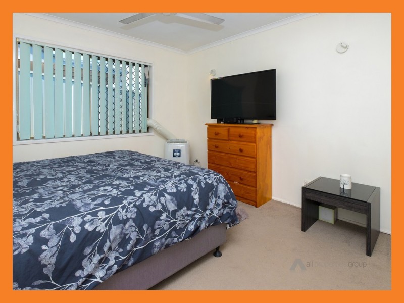 74 Conifer Street, Hillcrest QLD 4118
