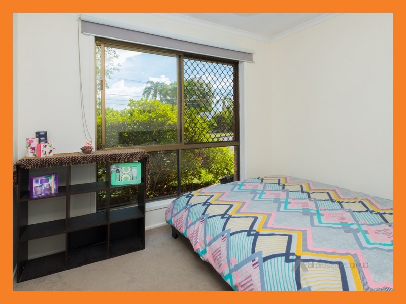 74 Conifer Street, Hillcrest QLD 4118