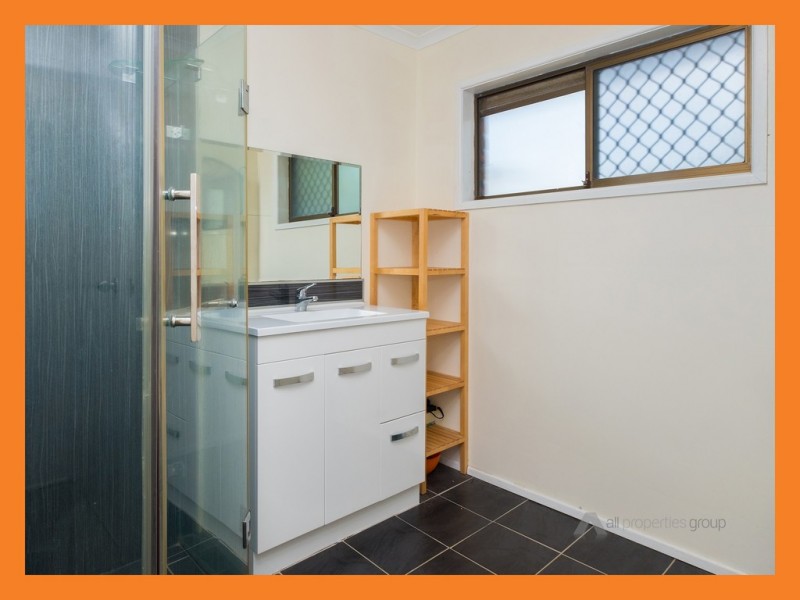 74 Conifer Street, Hillcrest QLD 4118