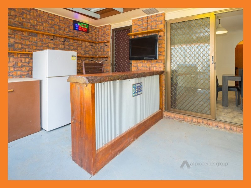 74 Conifer Street, Hillcrest QLD 4118