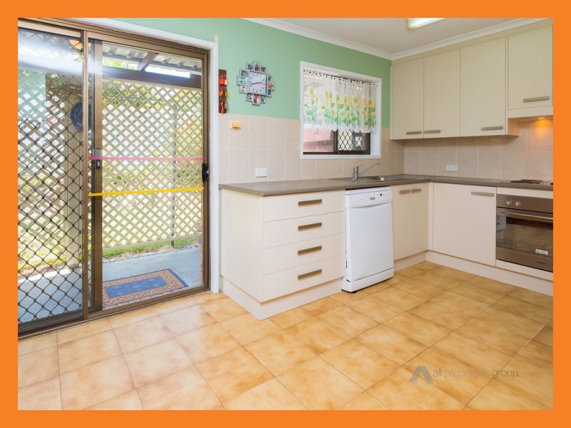 74 Conifer Street, Hillcrest QLD 4118