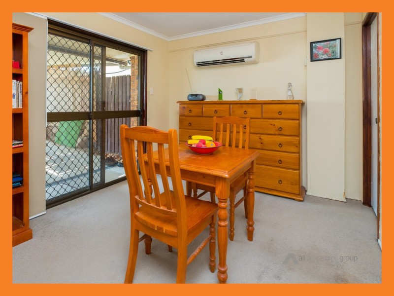 74 Conifer Street, Hillcrest QLD 4118
