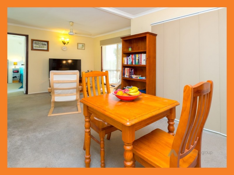 74 Conifer Street, Hillcrest QLD 4118