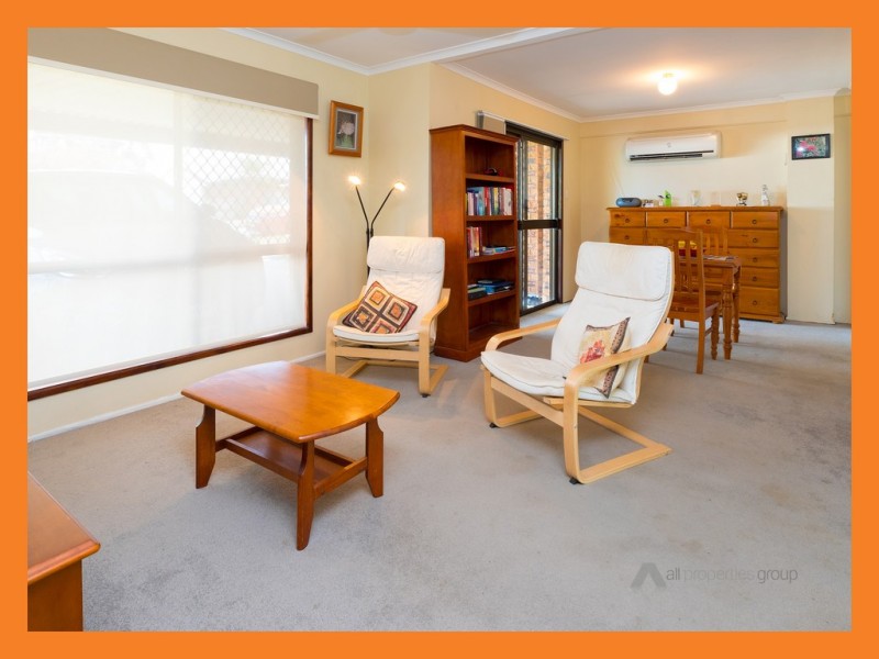 74 Conifer Street, Hillcrest QLD 4118
