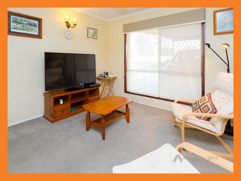 74 Conifer Street, Hillcrest QLD 4118