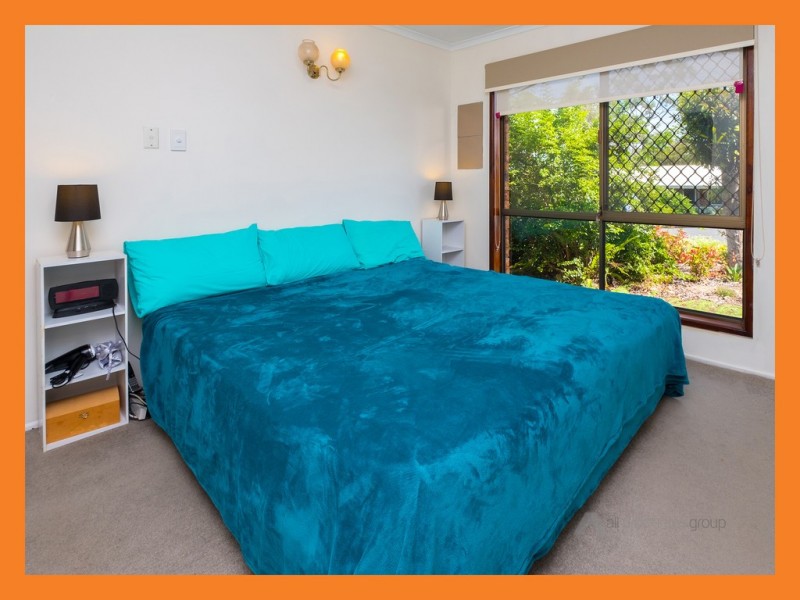 74 Conifer Street, Hillcrest QLD 4118