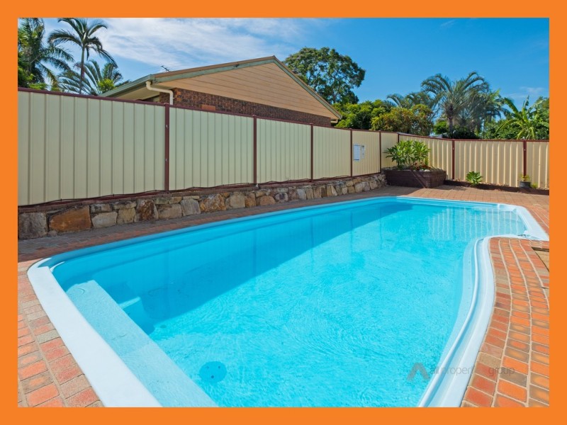 74 Conifer Street, Hillcrest QLD 4118