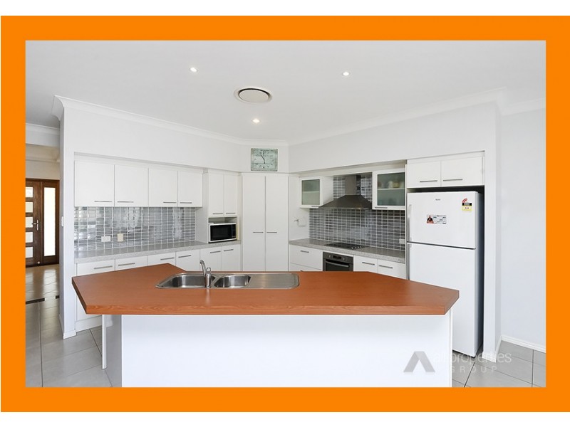 4 Vaucluse Place, Parkinson QLD 4115