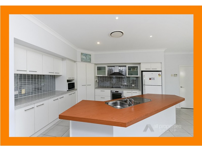 4 Vaucluse Place, Parkinson QLD 4115