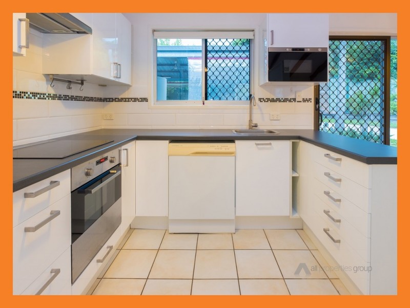 215 Station Rd, Woodridge QLD 4114