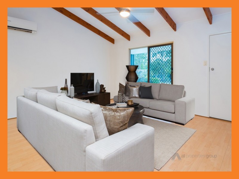 215 Station Rd, Woodridge QLD 4114