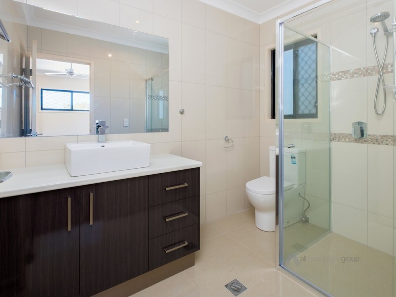 11 Rise Place, Heathwood QLD 4110