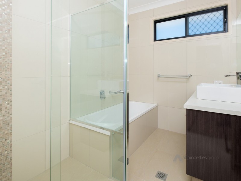 11 Rise Place, Heathwood QLD 4110