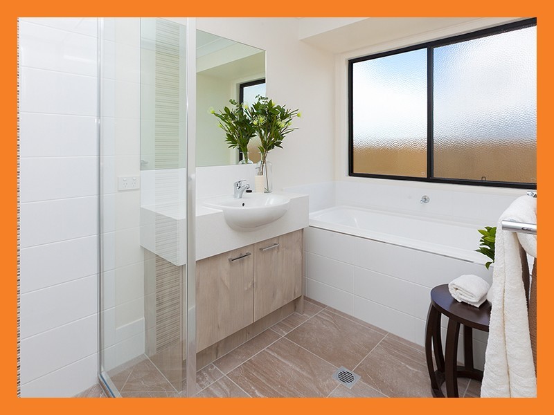 4 Nicol Way, Walloon QLD 4306