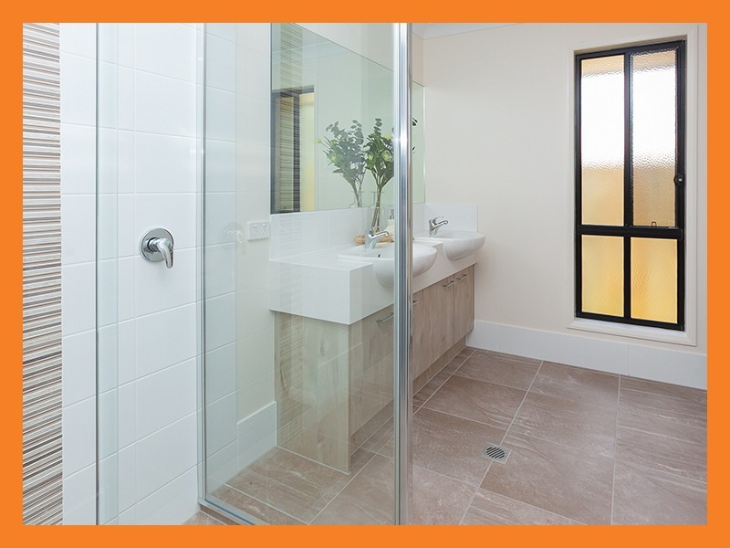 4 Nicol Way, Walloon QLD 4306