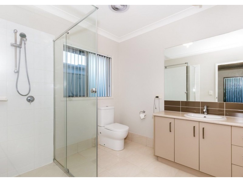 35 MARYLAND DRIVE, Regents Park QLD 4118